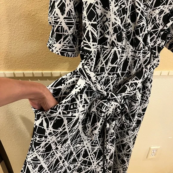 Karen-T Design jumpsuit / romper wide-leg. Black & white geometric. Stretchy. L - Picture 3 of 13